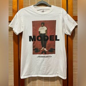 4Hunnid model tee, size S